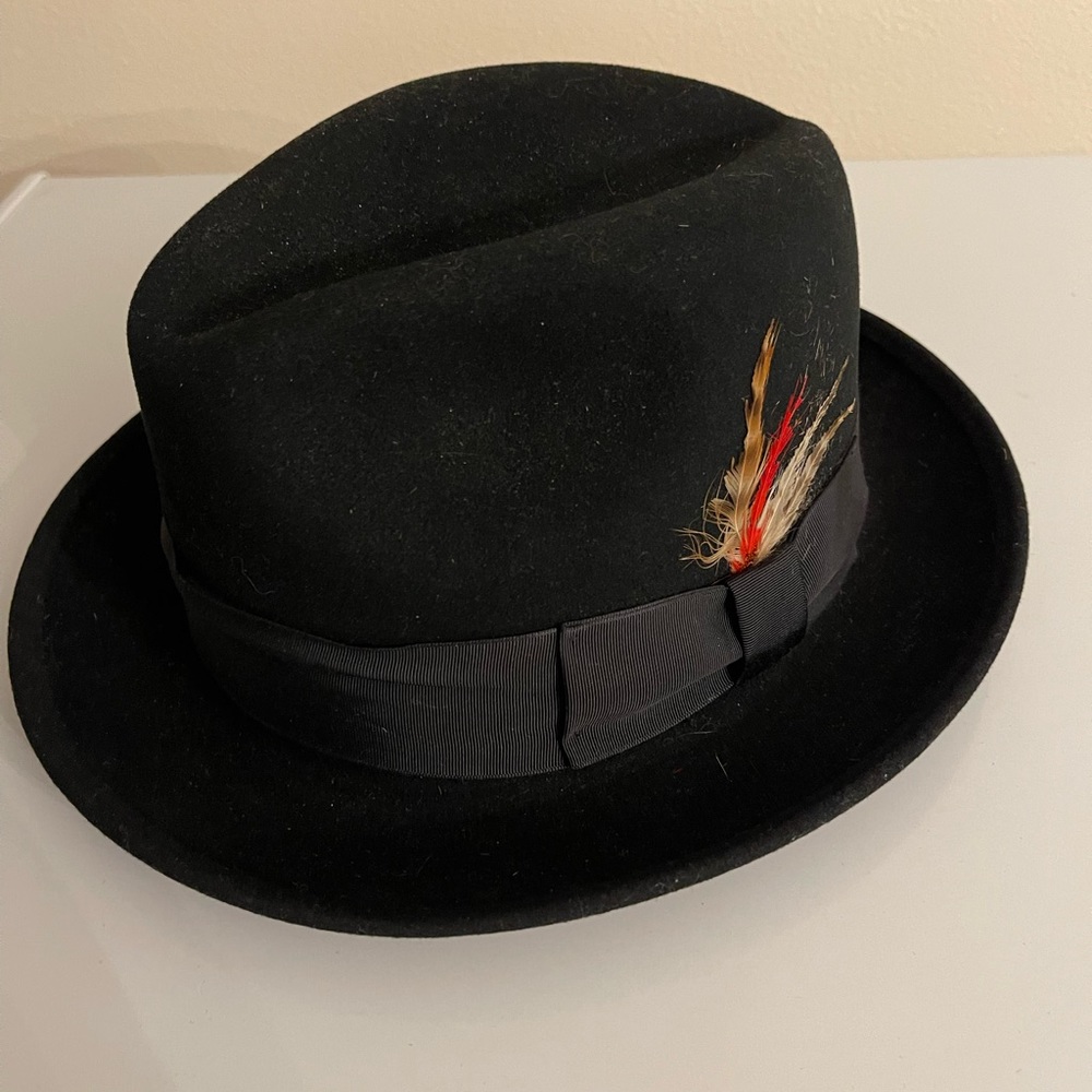 Designer collection, Black wool men’s dress hat, SZ 7 1/8 like new condition